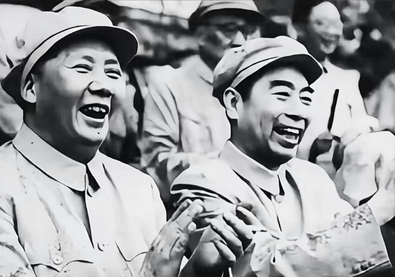 [微风]关于周总理，有个奇怪的现象，就是他从来都没有叫毛主席叫过“老毛”，现在有