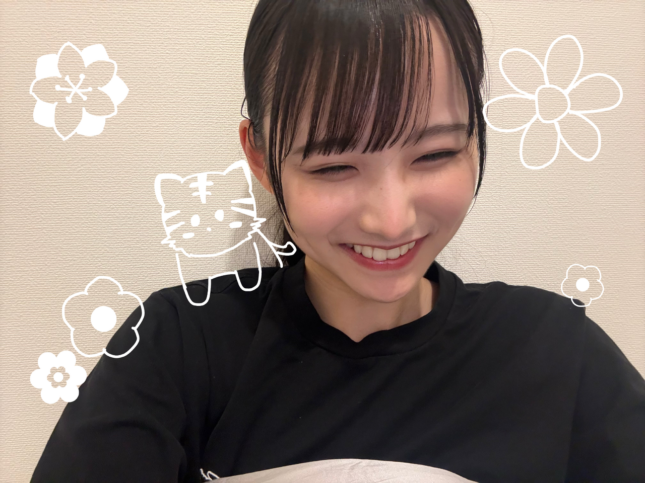高井俐香🐎「最近の悩みは17歳に見えないくらい大人っぽいと言われることです。実