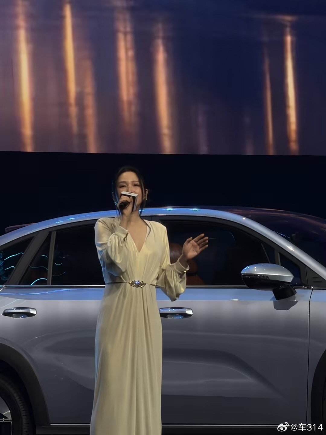 发布会？音乐会？哈哈！要的就是这种感觉，太有氛围了～ 