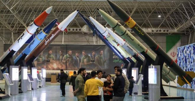 据法新社 2 月 28 日报道，美国与以色列 2 月 28 日宣布对伊朗发动打击