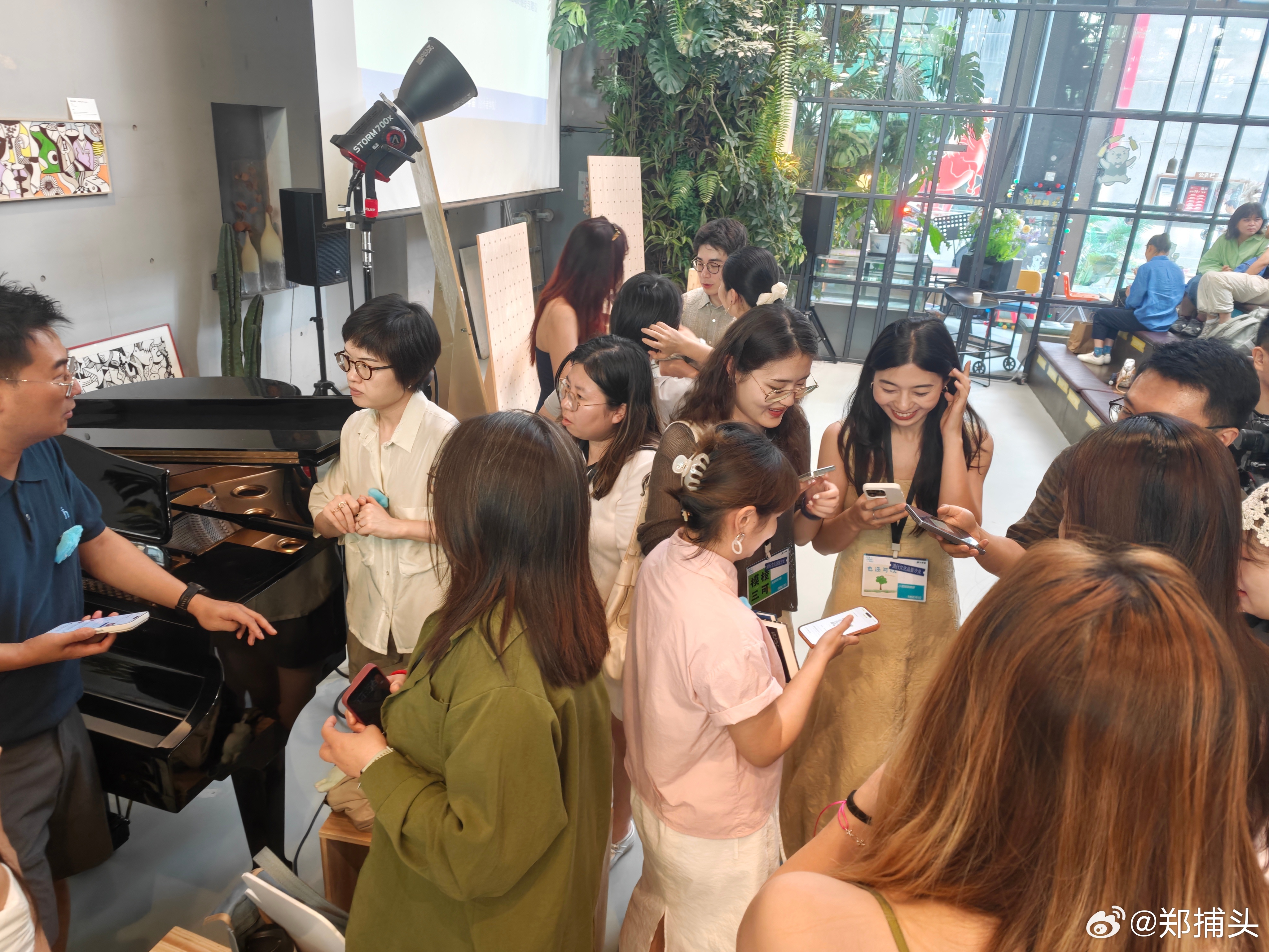 宇宙小爆炸之后的遇见。 