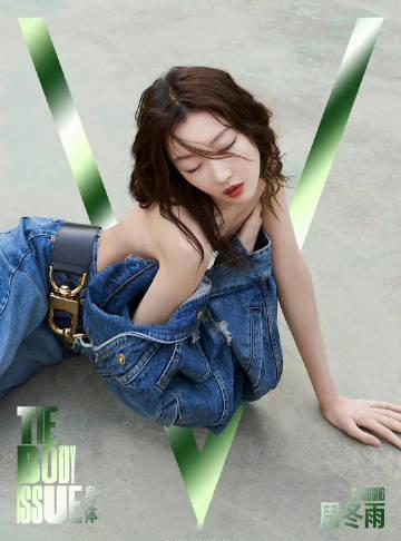 周冬雨野外拍照为啥非得把衣服脱了？ ​​​
