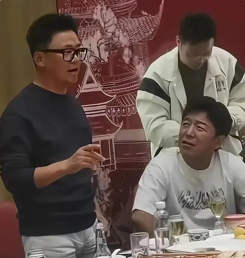 黄渤华表奖后设海鲜宴尽地主之谊

4月27日，黄渤在青岛小馆宴请陈凯歌、王宝强、