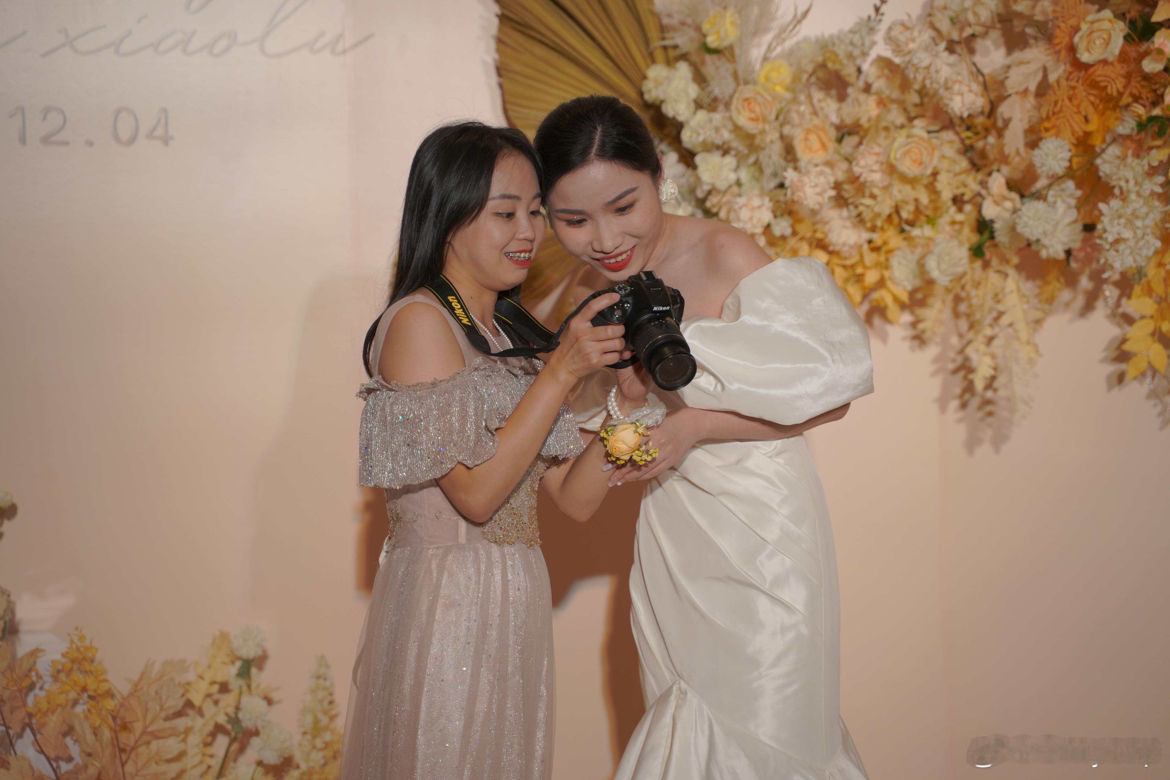 坚定的做着彼此那束光“如果你幸福的话我真的会哭”婚礼跟拍这笔钱真的花得很值结婚那