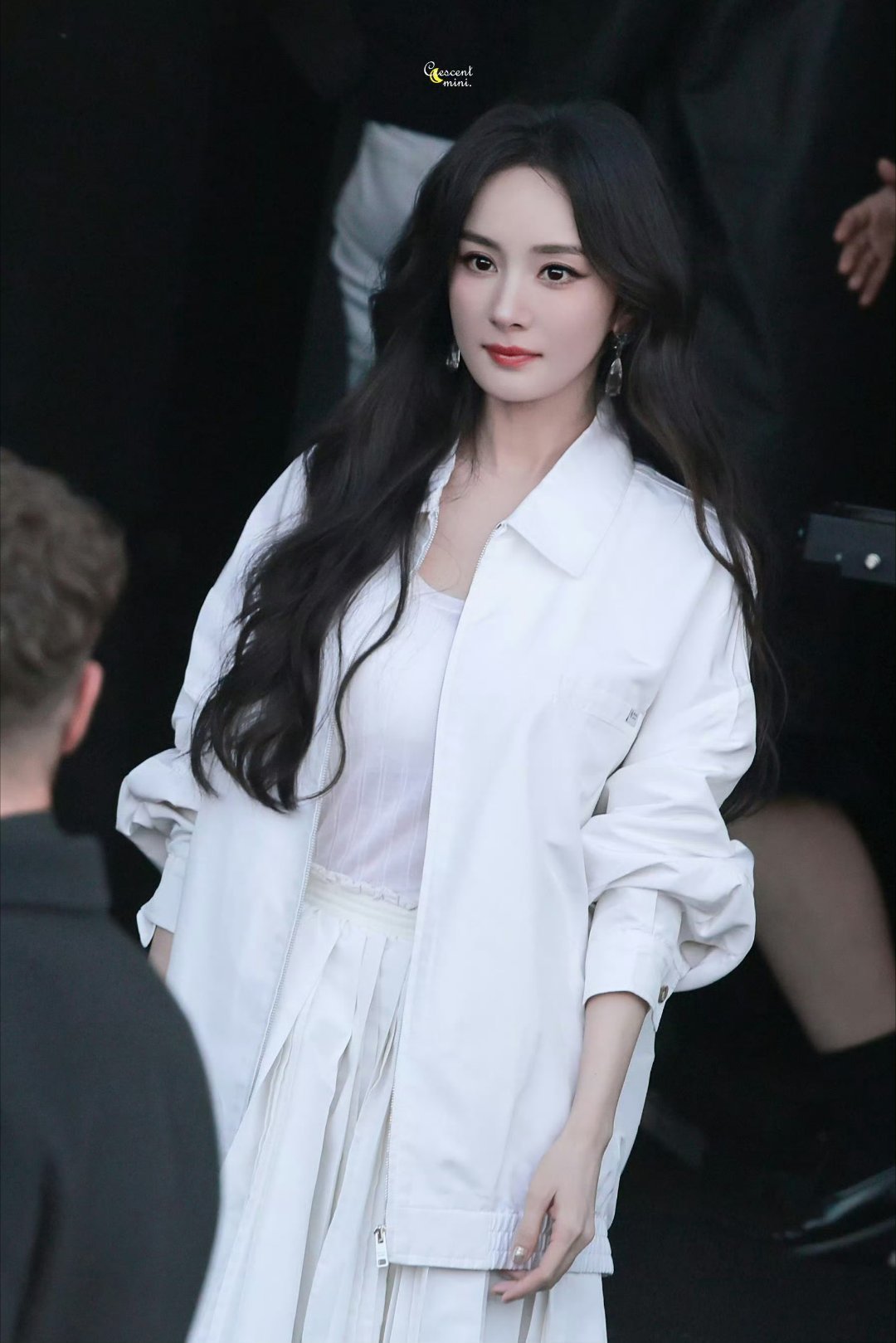 杨幂从时代峰峻一代红到了三代杨幂长红具象化流水的男团，铁打的杨幂时装周星光速报