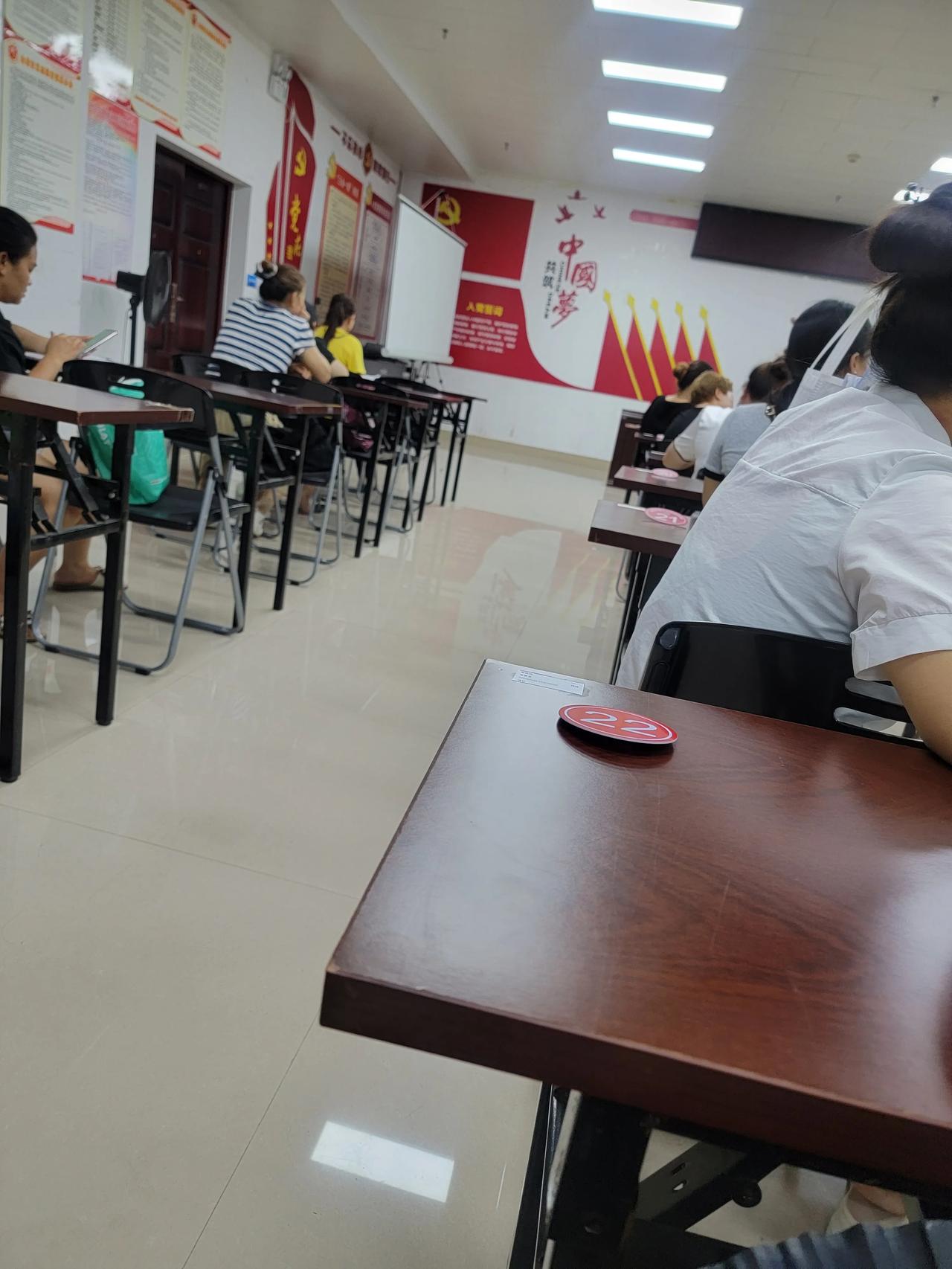 育婴师已安全过关，驾驶科三等待受理，浪费了3个多月时间，每天都是煎熬，接着看科四