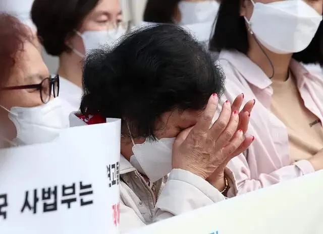【首次！#117名韩国女性起诉驻韩美军#】据法新社9月9日报道，曾被迫在韩国政府