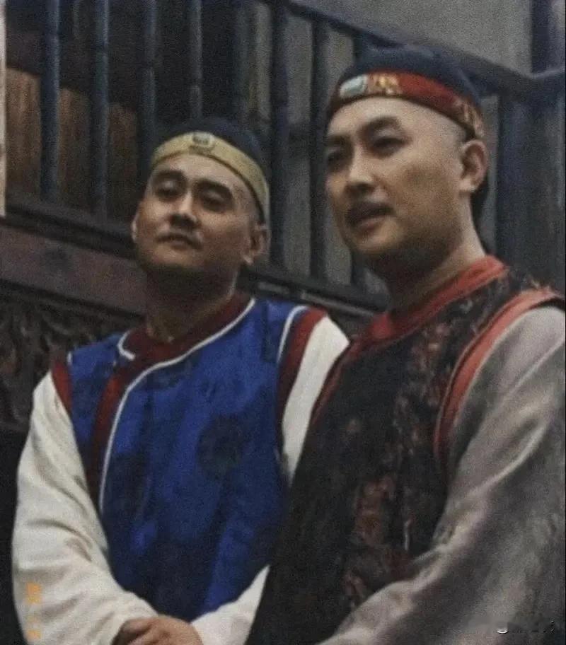 评论里有说13爷识时务、知进退，或者有雍正遗诏什么的，但是按照乾隆的尿性，这些都