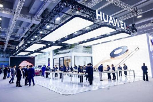 華為攜多款重磅明星產品亮相2025數智科技生態大會，助推數智化加速發展