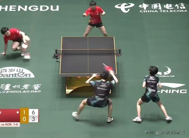 王楚钦孙颖莎3:0吴晙诚崔孝珠
第一局王楚钦孙颖莎11:9战胜吴晙诚崔孝珠
第二