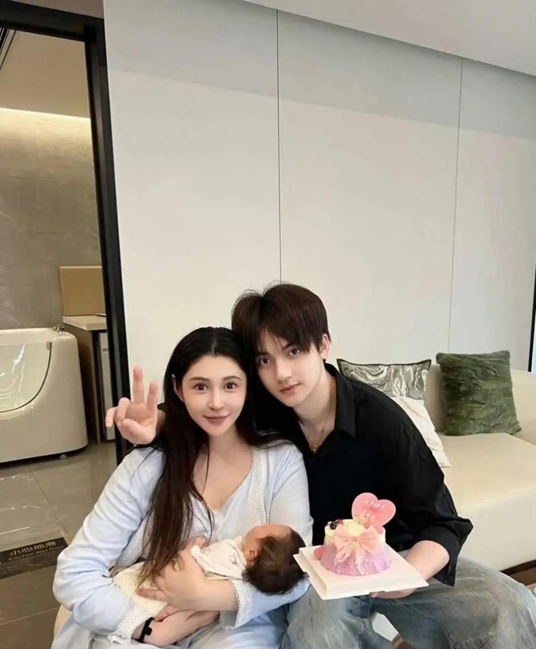 李心艾老公宣布退圈没想到会退圈啊哥，是要回归家庭回归生活了吗