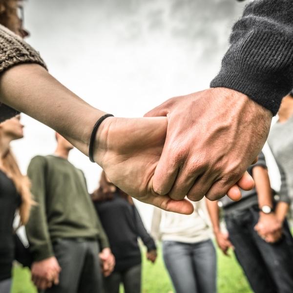 血没有人献了
钱没有人捐了
今后文物恐怕也没有人再捐赠了
南京博物馆事件
既让人