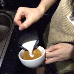 今天湖人如果赢了，詹姆斯得分上双，给评论的2个铁粉抽2杯咖啡提提神！☕️