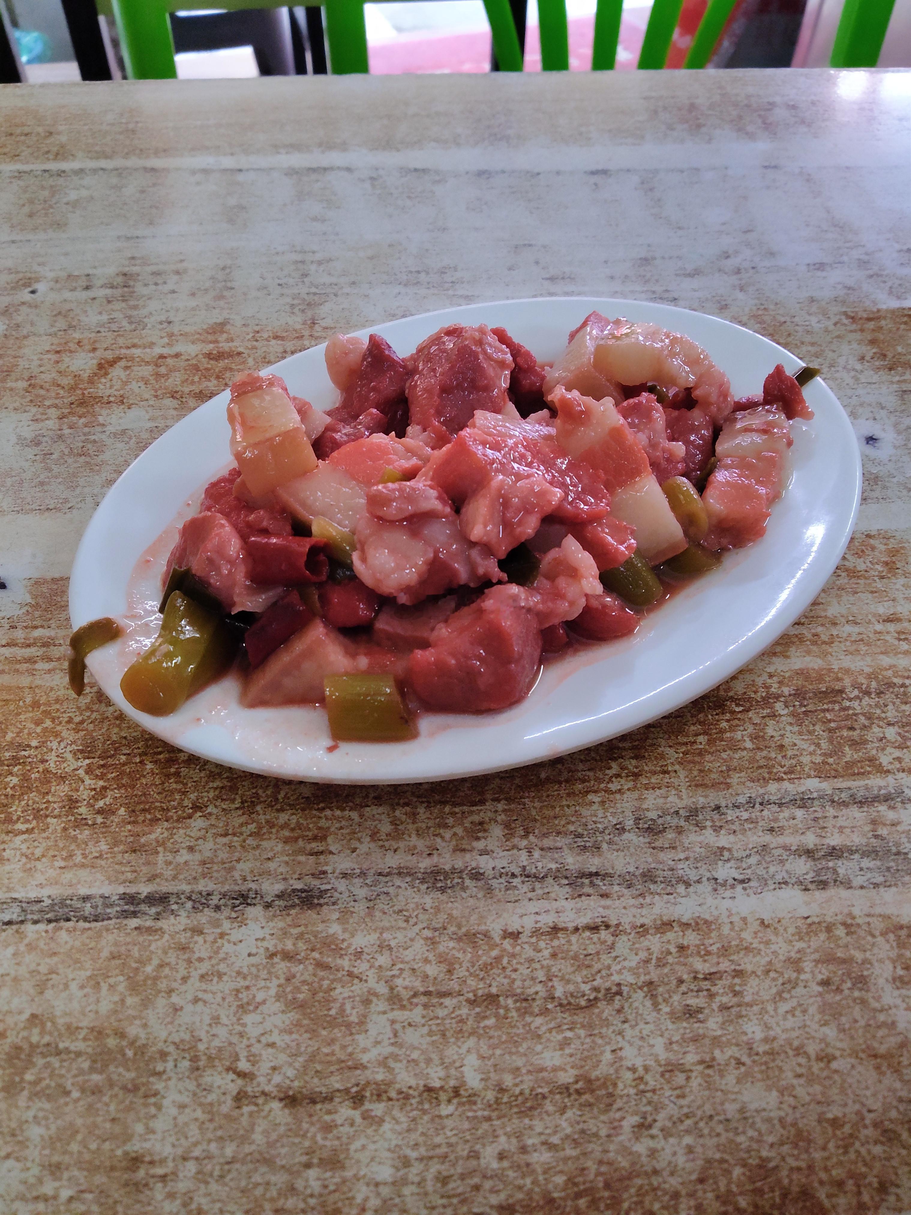 陈厝合泰和街的饶平腐乳饭，以为是炒的，或者是盖的，结果就是一个普通快餐，白饭+腐