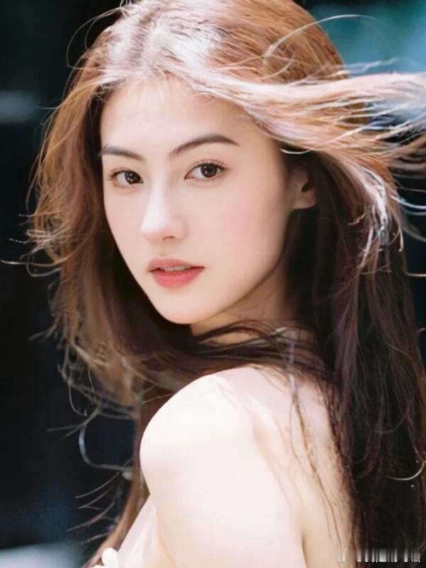 张柏芝再次出庭应讯张柏芝是真美啊，很吃港风美女的颜！！！ 