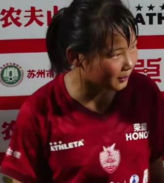 昨晚小将蓝队，0:7 惨败德馨园后，苗苗赛后采访很扎心:“他们上的都是替补，如果