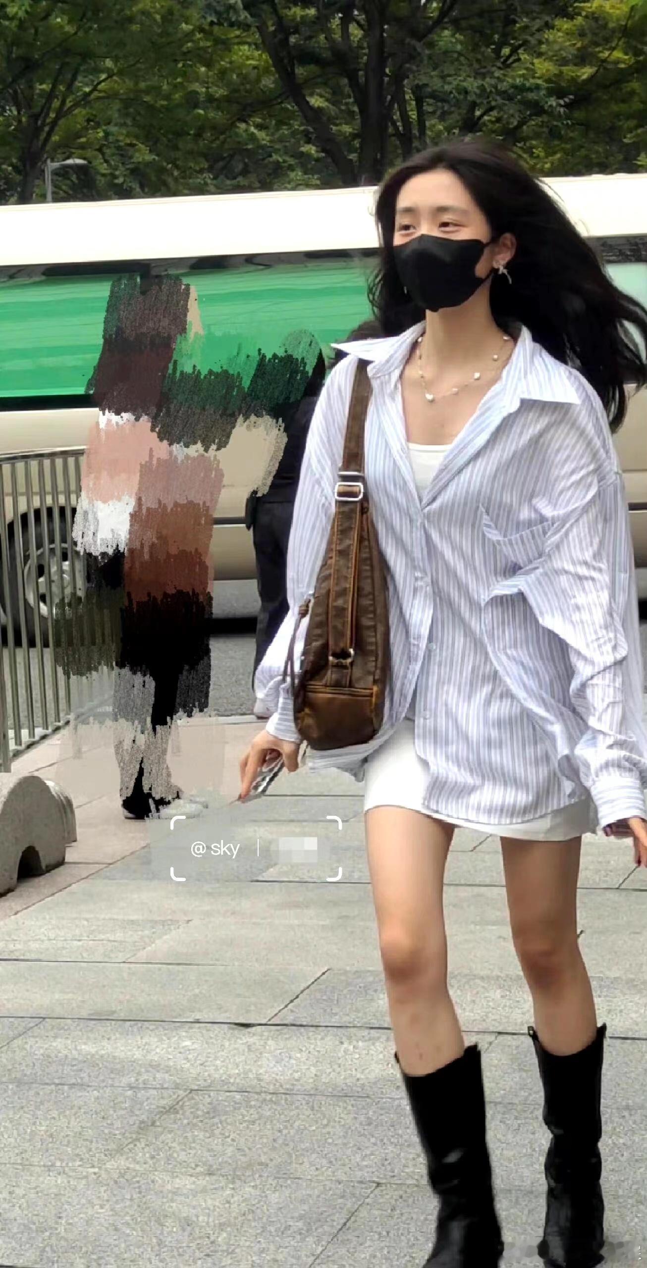 #偶遇黄多多逛街# 我一直都觉得多多长得真的很好看[抱一抱][抱一抱]就是一种特