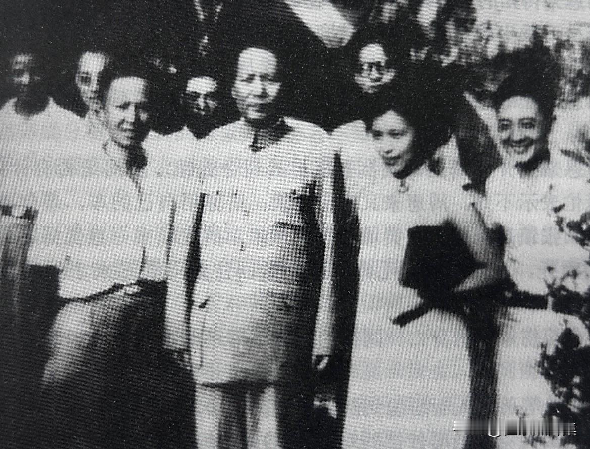1945年8月至10月，毛泽东赴重庆与国民党当局进行谈判，历时43天，最终签署《