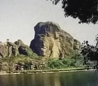 个旧市现在还有哪些地方在采矿？

个旧市目前仍有一些地方在进行采矿活动，主要包括