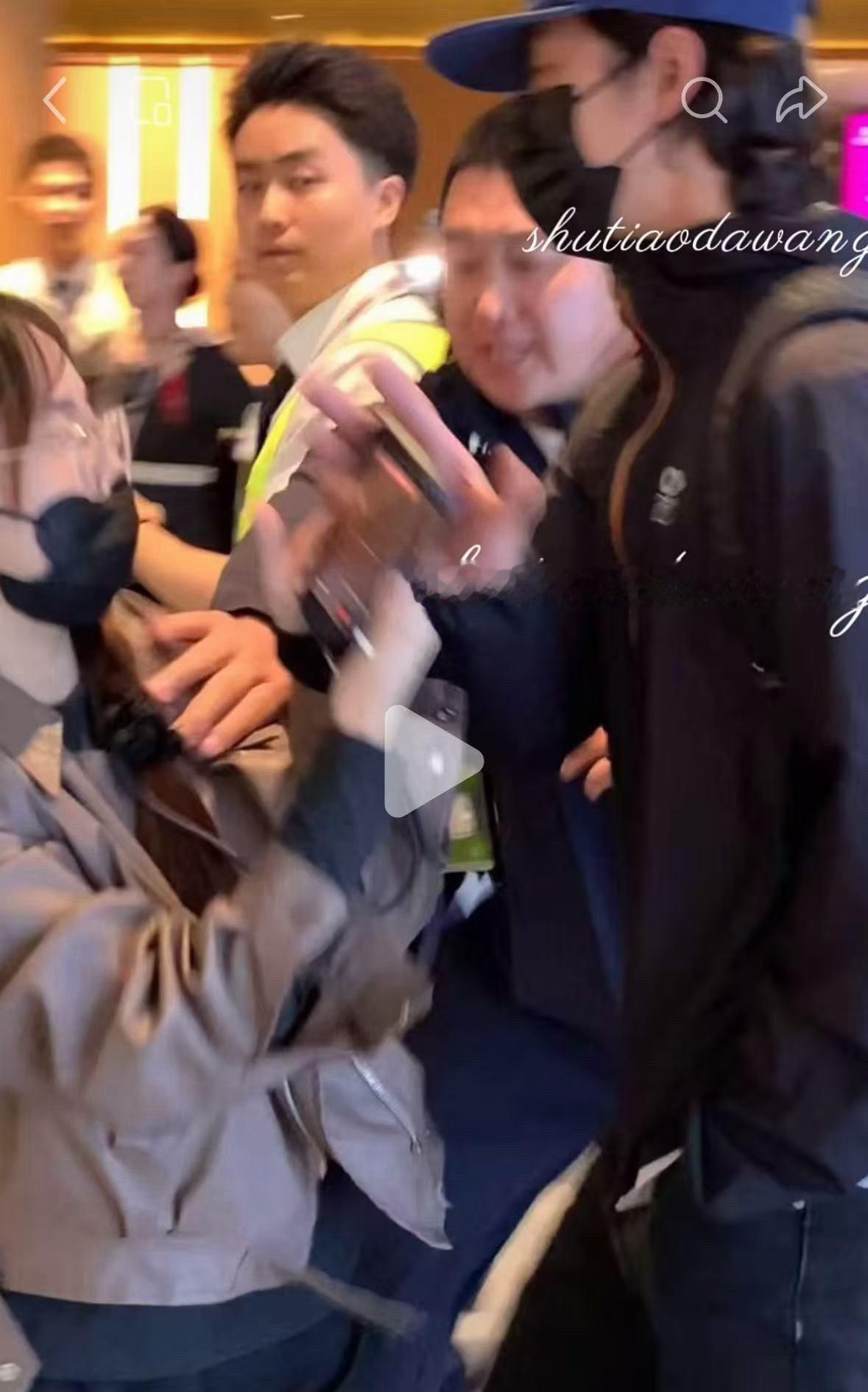ss滚！！！想出名成全你 