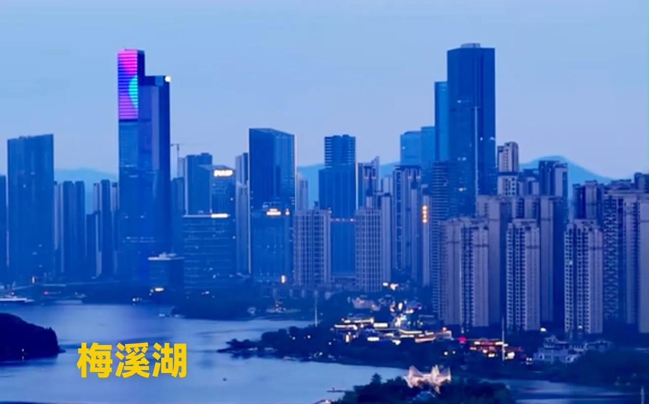 梅溪湖城市的表面，说实话才是长沙城建的天花板，可惜梅溪湖城建规模远不如长沙市的主