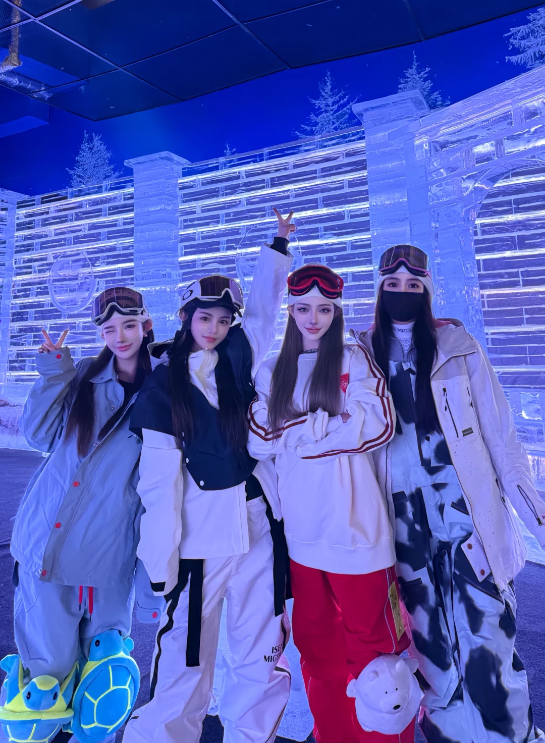 和姐妹来滑雪开板咯～