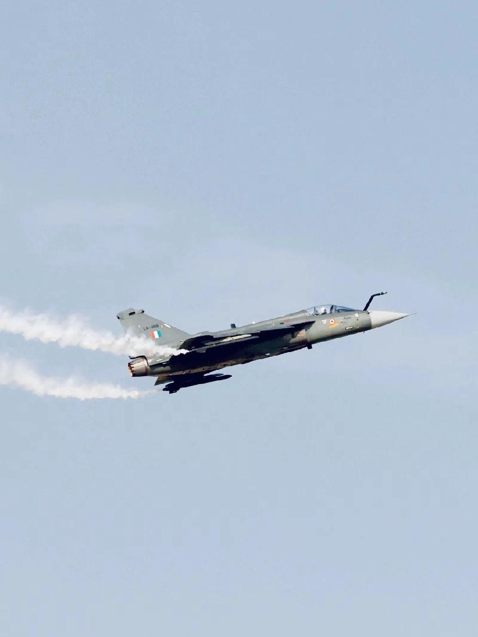 光辉战机成为本次航展唯一爆款！开发个武器，自己不会做，找来外人出了设计图，就把人