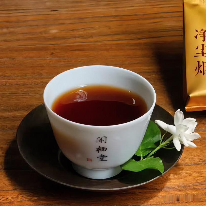怎么能喝到真正的古树茶?

烧一壶水，投几片叶子，看热气袅袅升起。凑近了闻——真