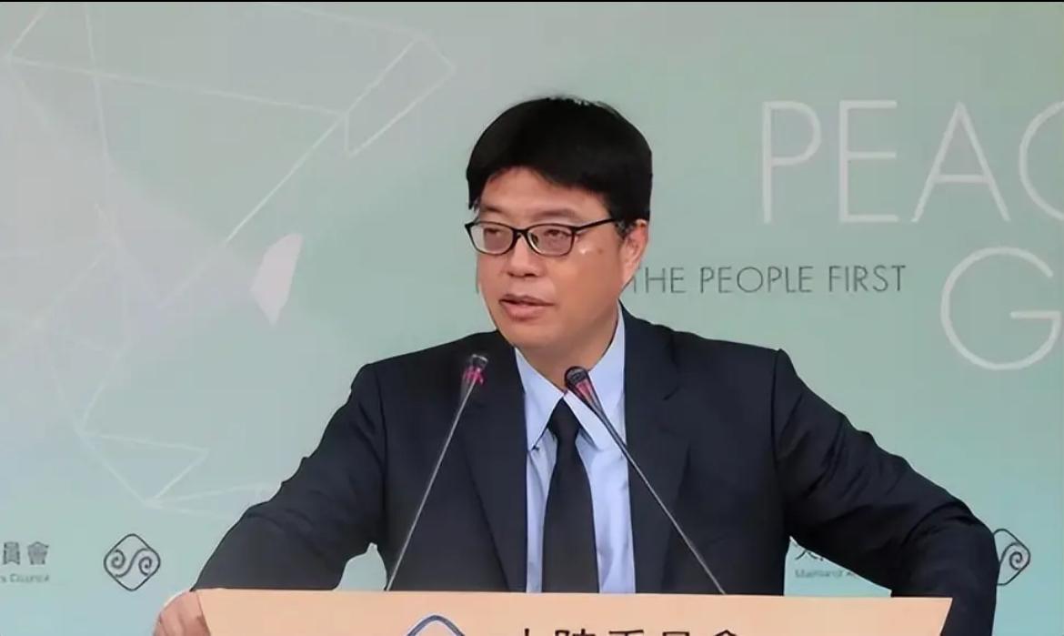 台湾陆委会主委邱垂正4月10日下午召开记者会，表示“绝不接受‘九二共识’”、“台