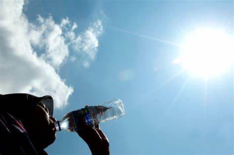 #北京地接导游在颐和园中暑去世#【#北京一旅行社导游热射病去世#】记者从北京多位