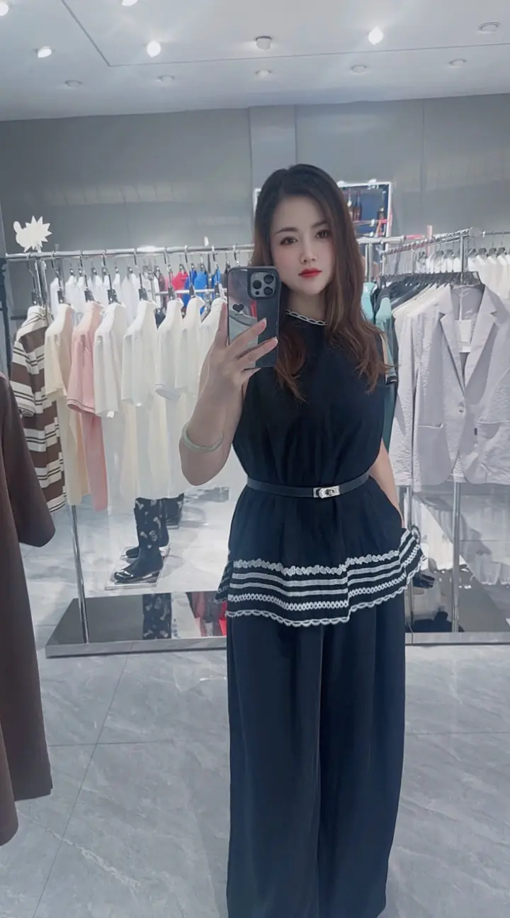 七夕快到了，喜欢什么，给姐说，姐给你买，但不要超过三块钱，姐不喜欢太物质的！