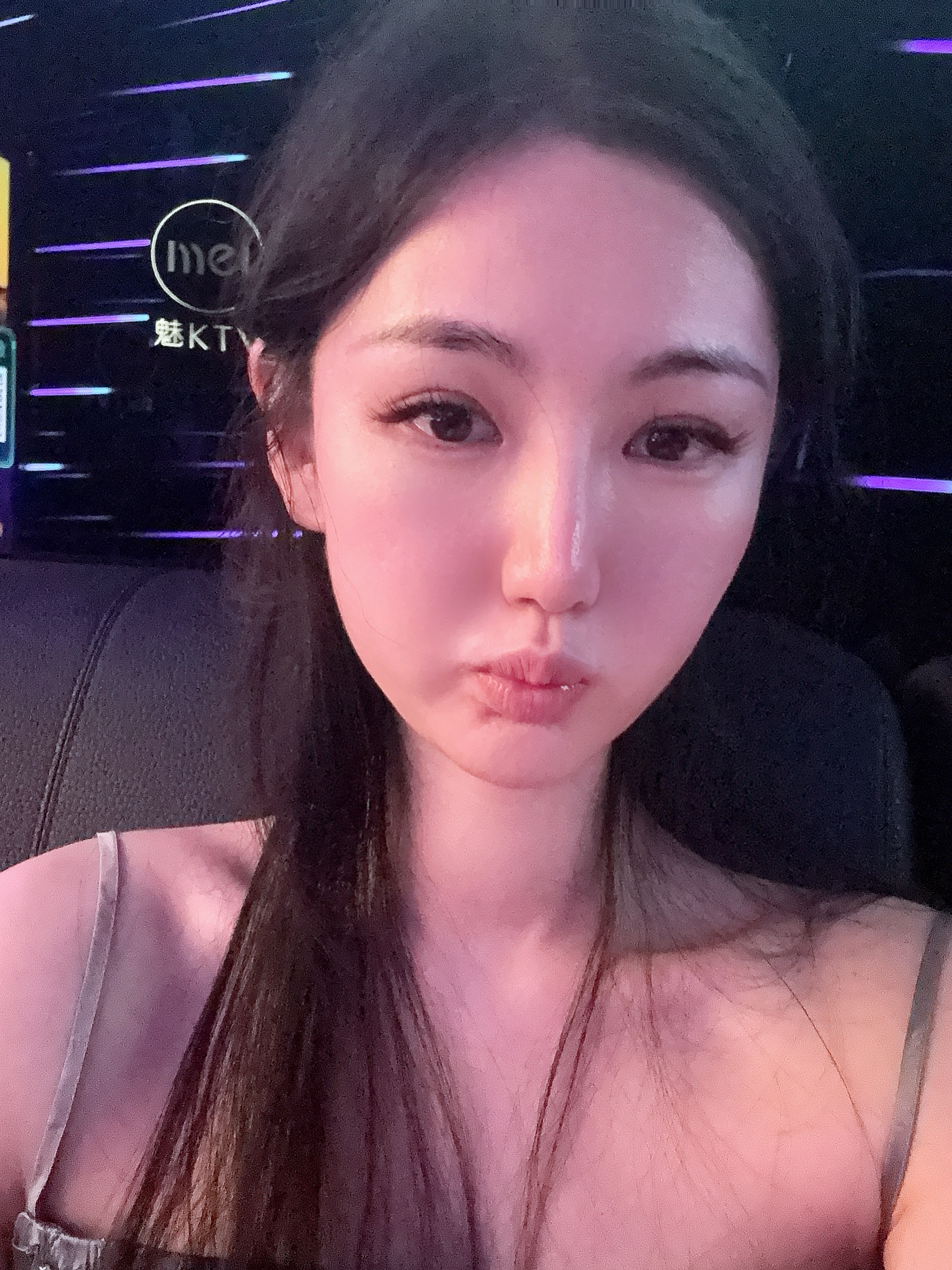 薛老师带我来ktv了但是我的脸肿的像个包子 
