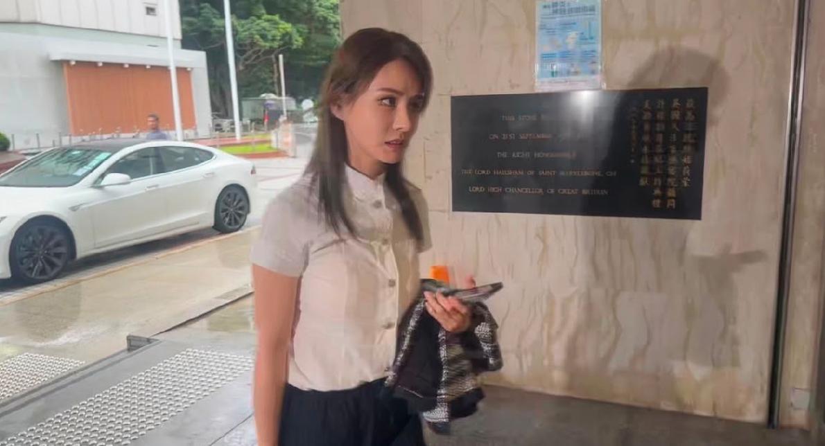 名媛蔡一凤早前入禀香港高院，状告赵薇前夫黄有龙以及一位名为Chow Hai Ye