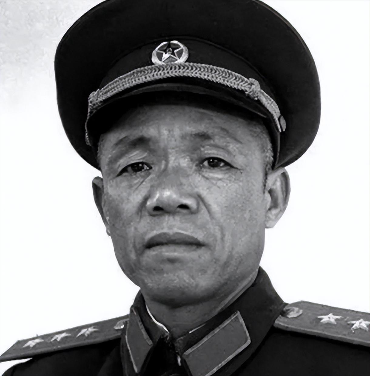 1950年，旋风司令韩先楚率部成功登陆海南！全军欢呼之际，他却猛然发现不对劲：自
