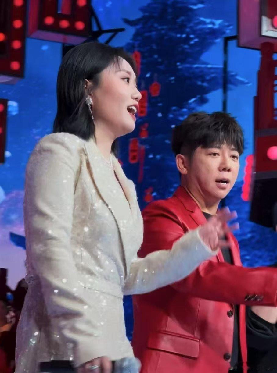 汪苏泷徐志胜李雪琴辽视春晚团建 🎉辽视春晚团建，汪苏泷、徐志胜、李雪琴齐聚一堂