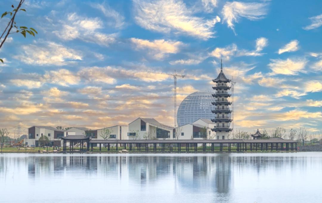 水韵悠长，薪火相传。
七十二载，浙江水院扎根江南沃土，
以水利为骨，以人文为魂。