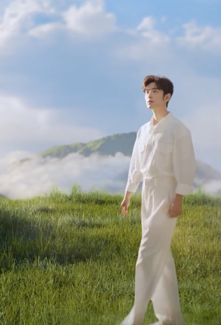 每日鲜语官宣肖战肖战官宣每日鲜语 肖战官宣每日鲜语，咱就说白色系的肖战，纯净感拉