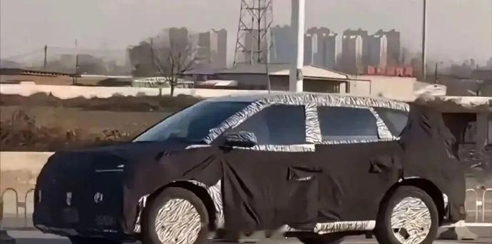 小米汽车马上发布的三台汽车YU9、YU7 GT、SU7 L主打家庭、性能、行政的