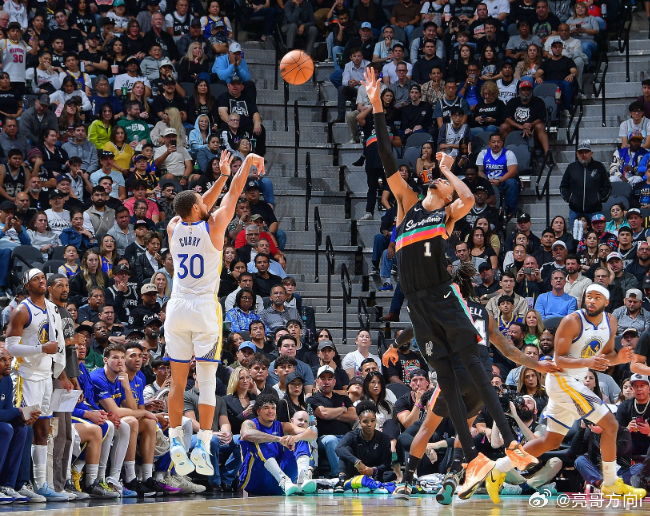 近日，NBA名宿雷吉·米勒在《Dan Patrick Show》节目中谈到了文班