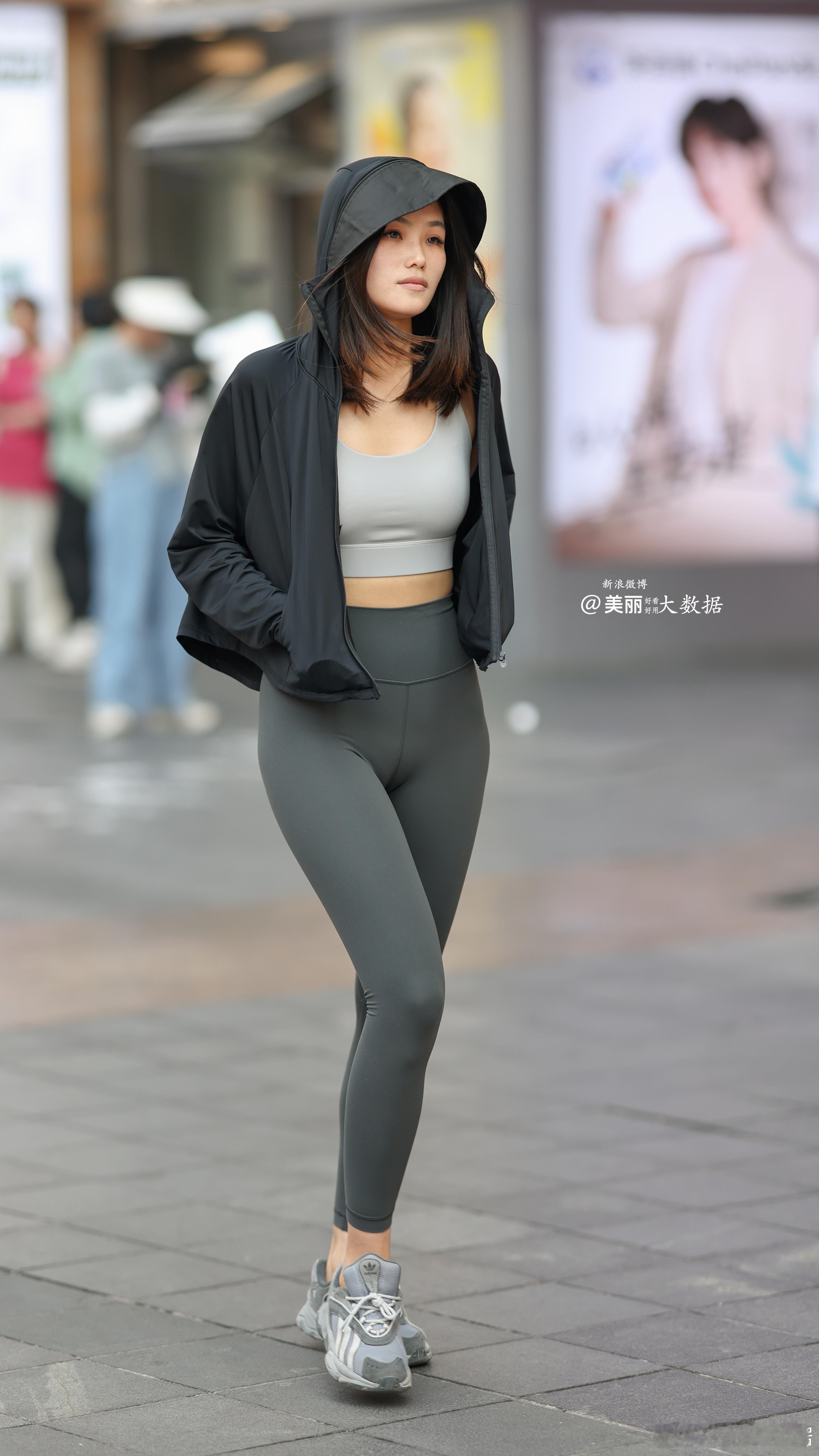 好酷很潮[心][微风][心] ​​​