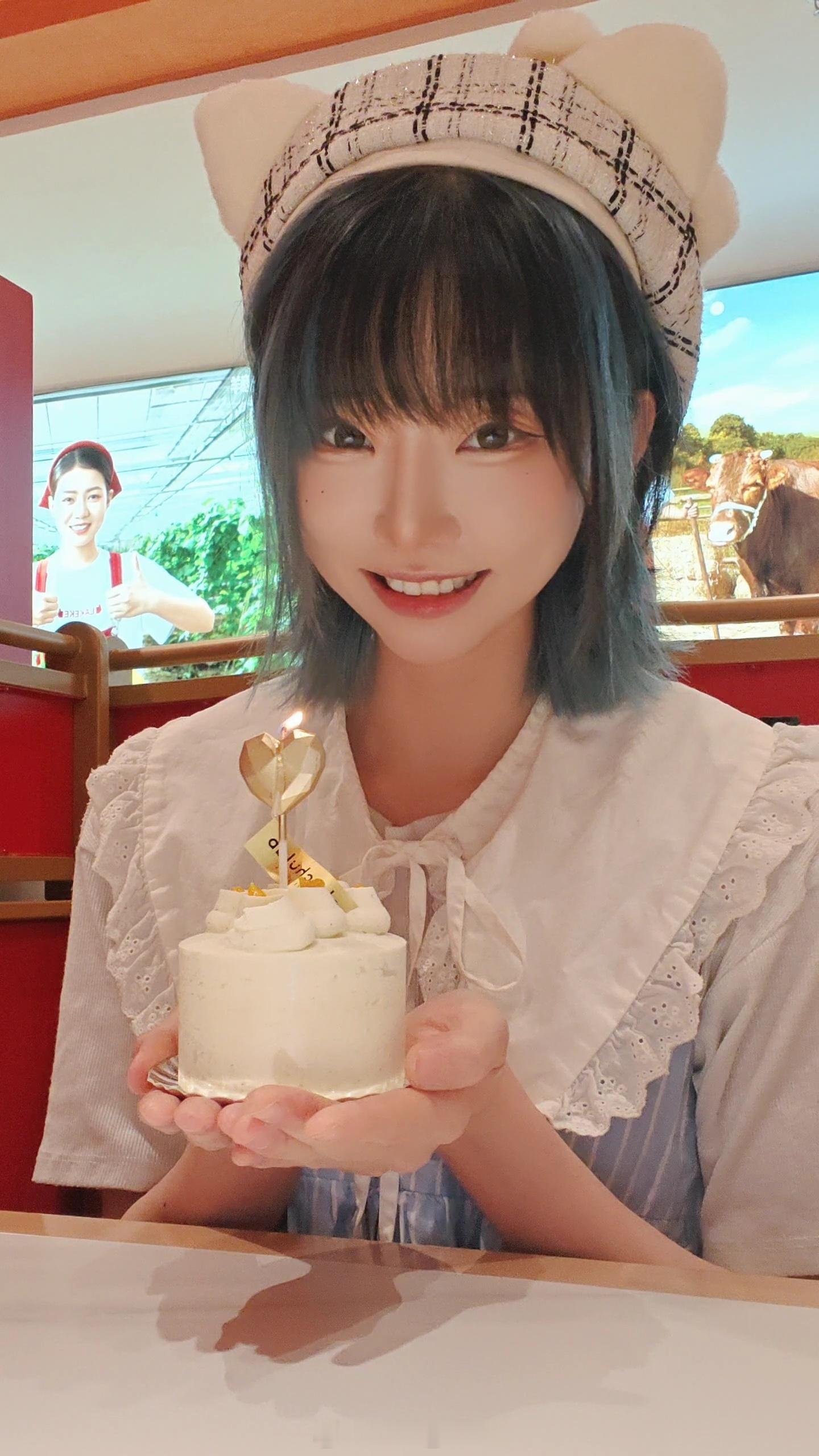就不一一回复了～感谢大家的生日祝福，晚安～[心]真心希望每个人如愿，幸福，快乐起