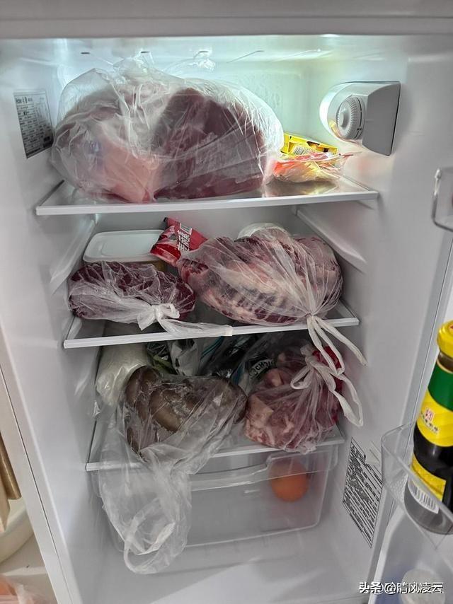 临近年关，要去岳父岳母家送年，每年因为买礼品老婆跟我闹别扭。

不知道老婆怎么想