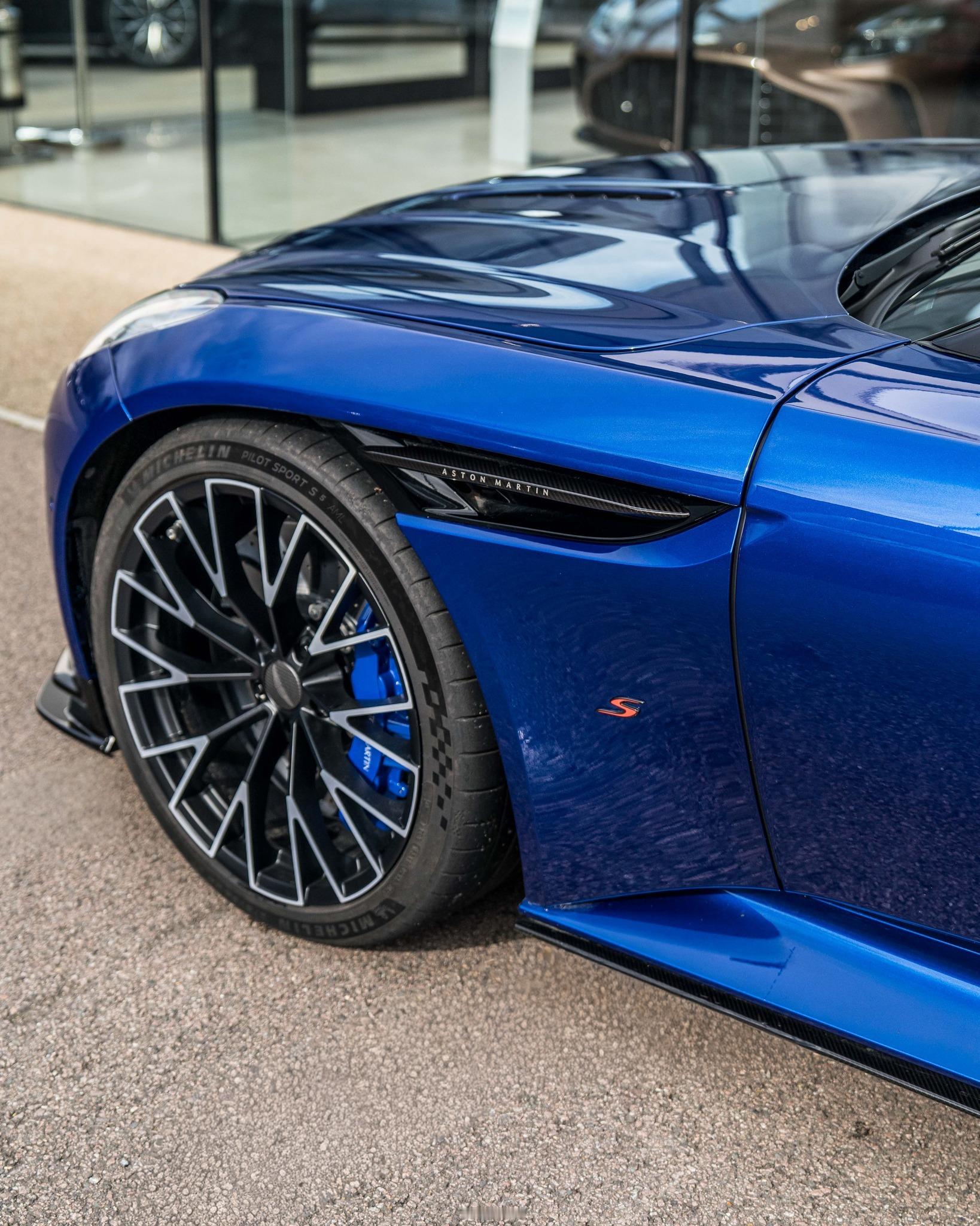 Aston Martin DB12 S & DBX S阿斯顿马丁AstonMar