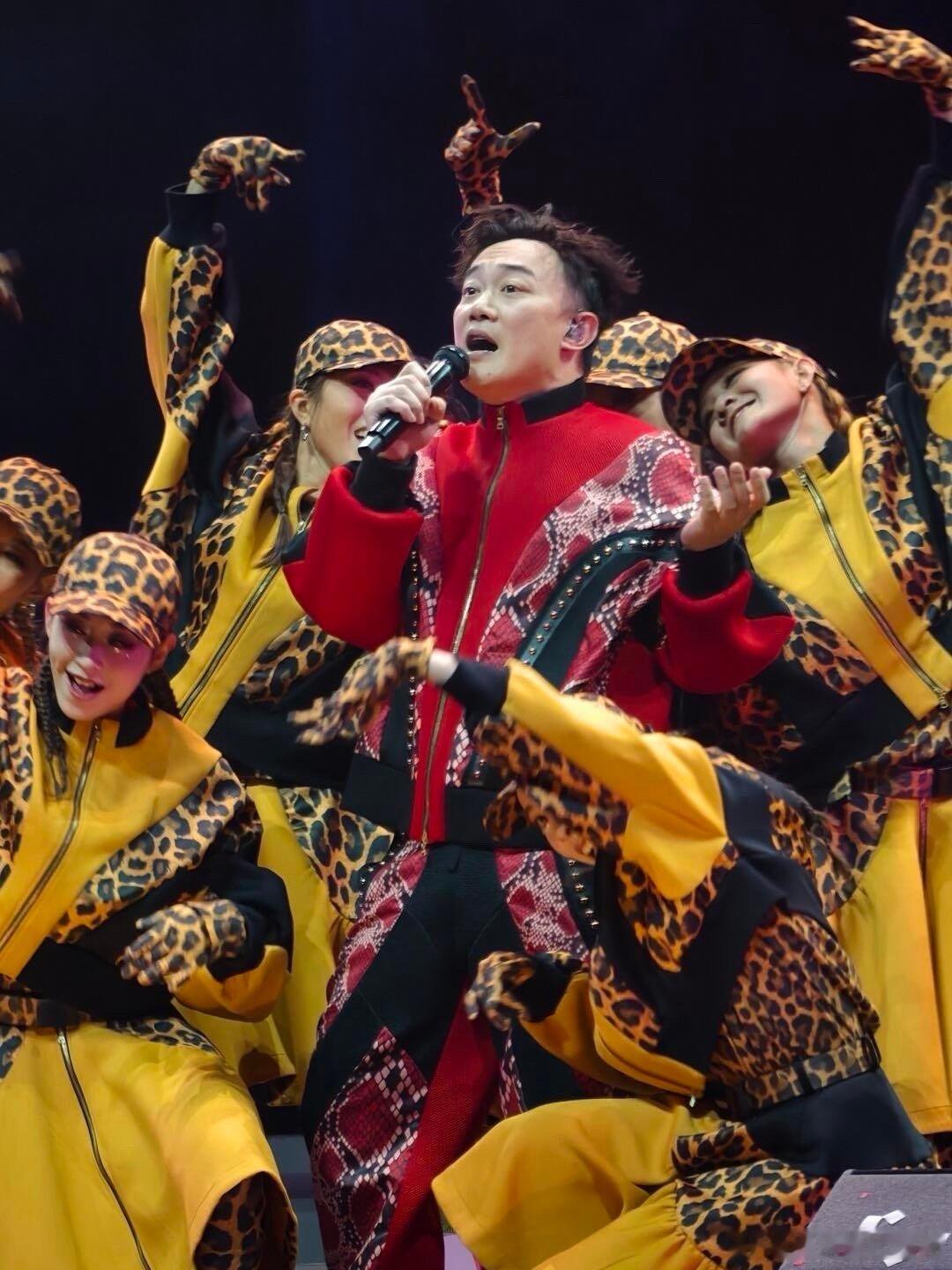 陈奕迅北京演唱会大合唱给我唱爽了 没人能在陈奕迅的现场当安静观众！从开场到安可，
