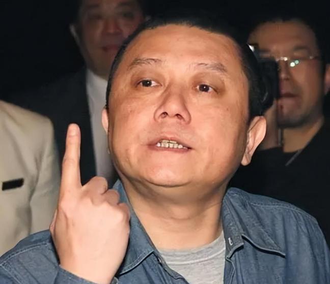 王朔就曾直言：台湾就是一个小岛，你打它干什么？只要把台湾海峡划成战区，台湾上空禁
