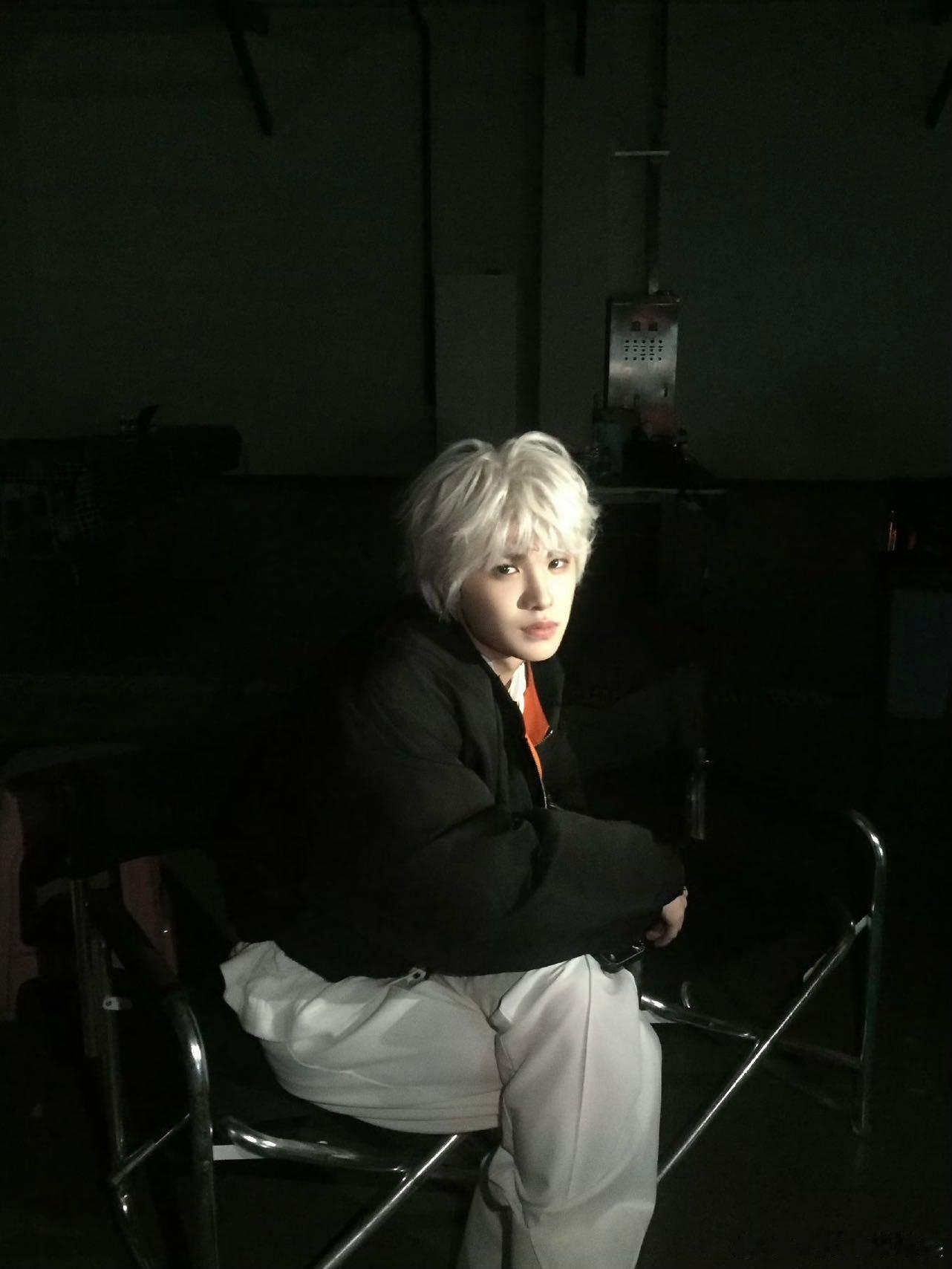 今晚做梦素材是黄明昊的语音哎，黄明昊你在我耳边说话我脸红了啊。 