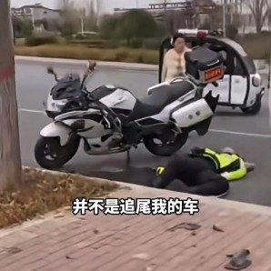 交警倒地无人车躺枪？卫辉这事儿反转也太暖心了
 
河南卫辉街头那段视频刚传出来时
