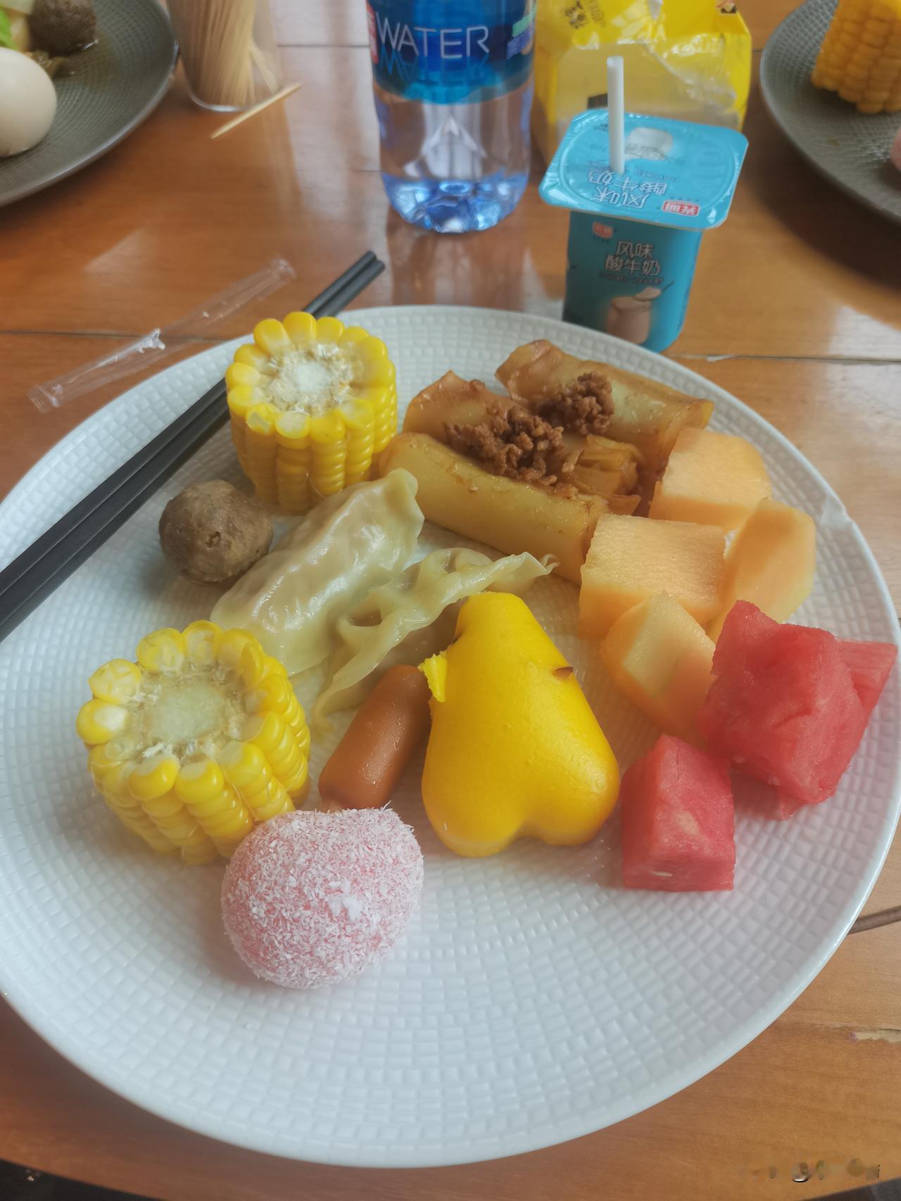 今天是我的生日。
 
翻遍消息，只有自己的父母，还有小孩子记得。其他人，包括枕边