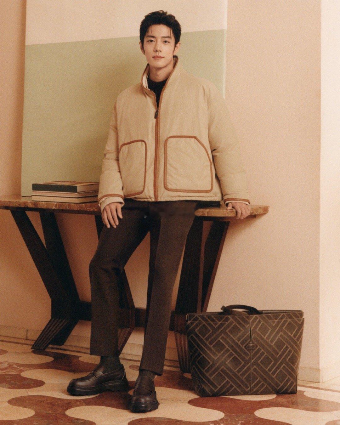 TOD'S全球代言人肖战再次为品牌出镜，拍摄TOD'S 2025秋冬广告大片。肖