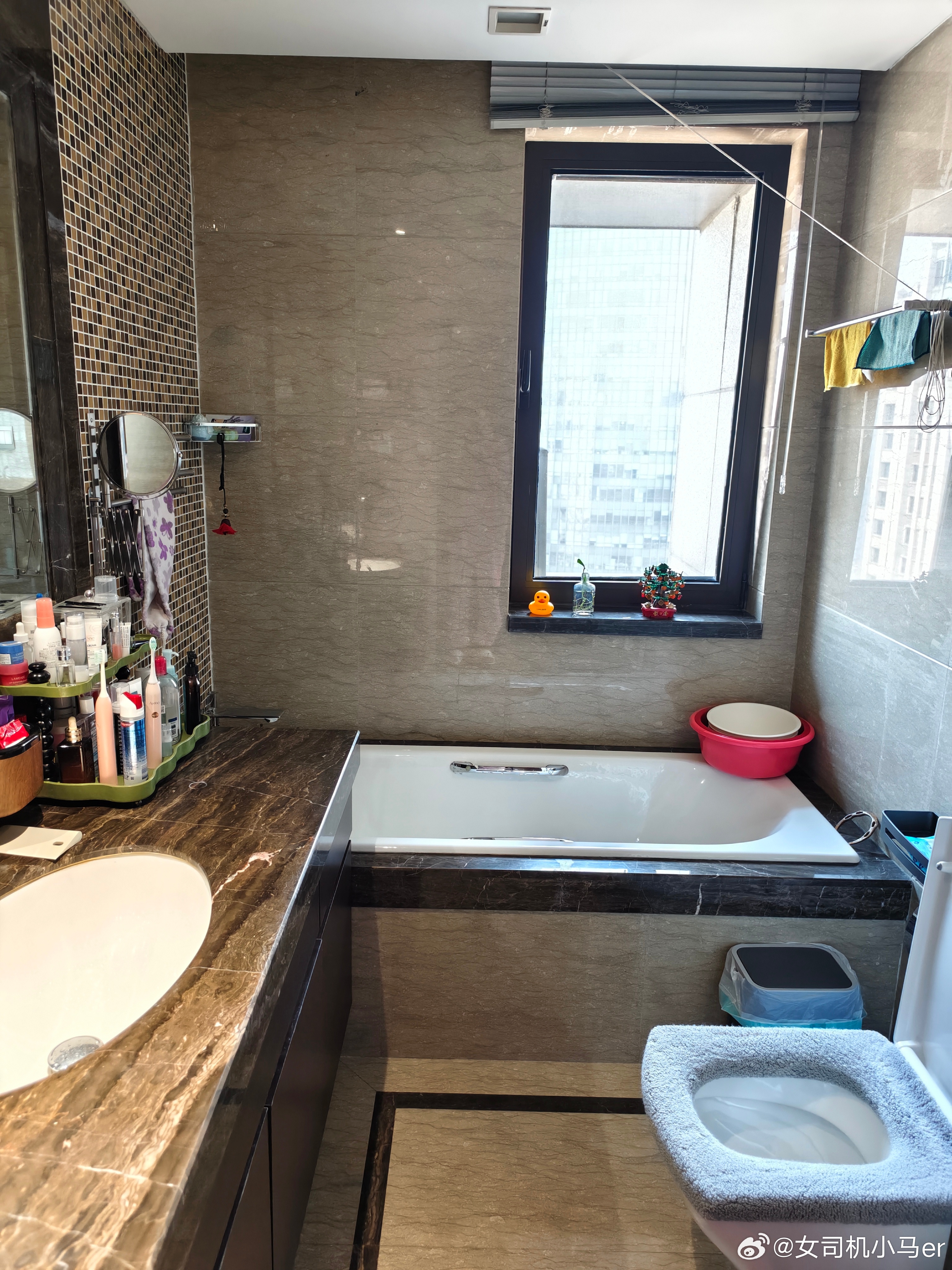 周日快乐朋友们我觉得收拾家书是很治愈的事情所以昨天用了大半天的宝贵周末时间 给卫